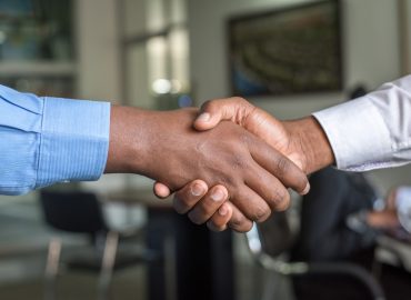 Systax e Hipcom miram mercados de pequeno e médio porte