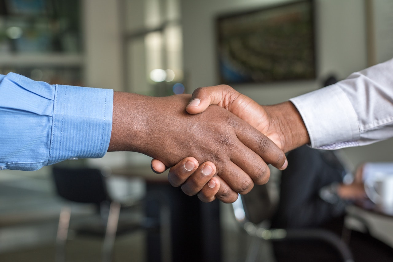 Systax e Hipcom miram mercados de pequeno e médio porte